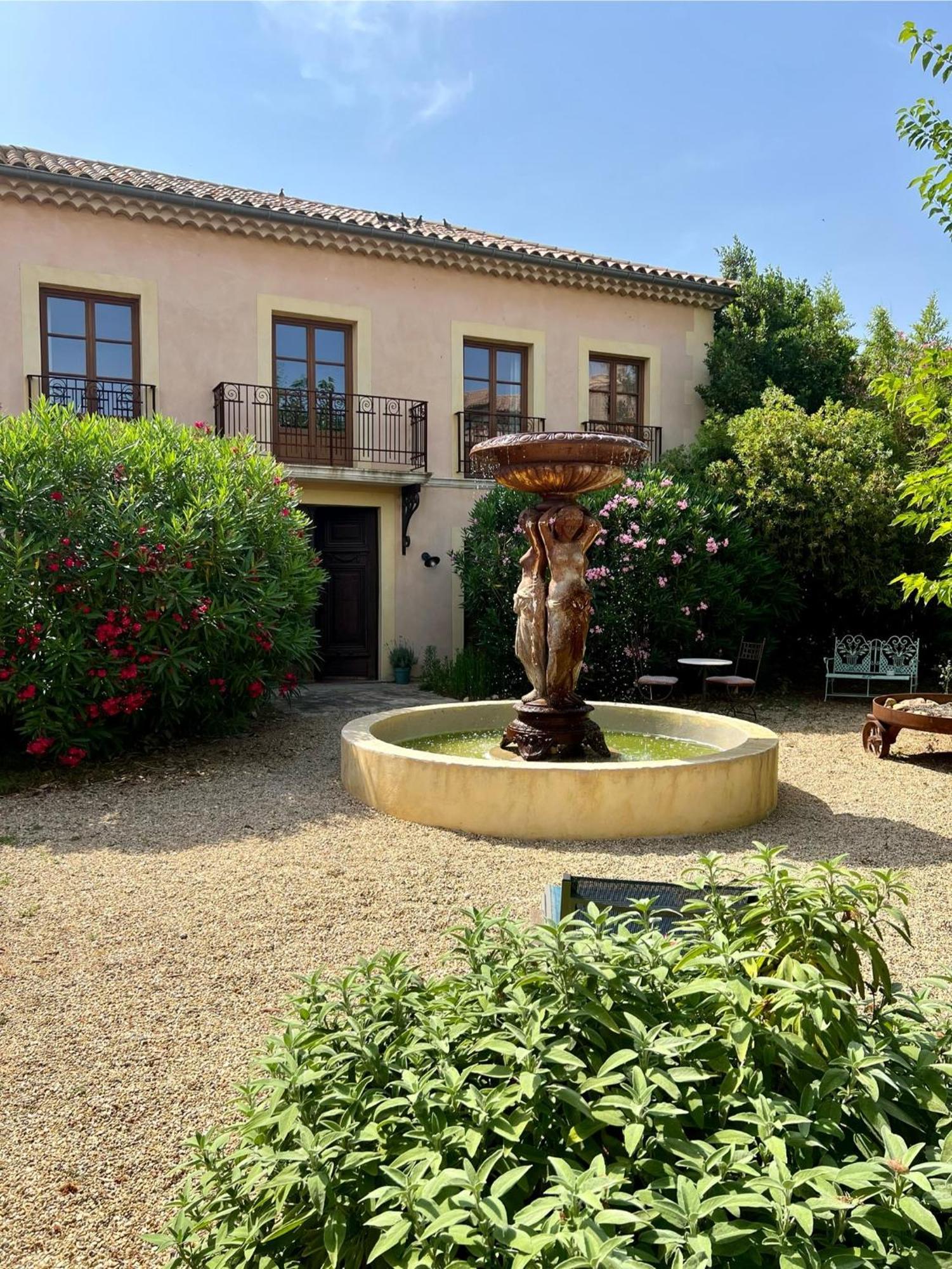 Vinauberge Poilhes 外观 照片